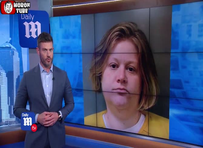 Video :She hangs her two kids on the leash of her pit bull after having sex with him